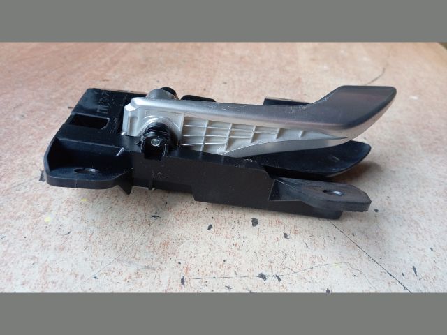 bontott HYUNDAI TUCSON Bal hátsó Belső Kilincs