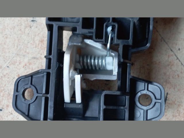 bontott HYUNDAI TUCSON Bal hátsó Belső Kilincs