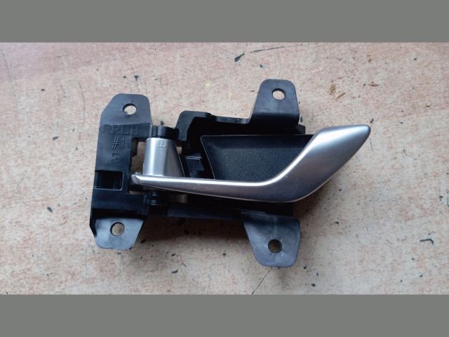 bontott HYUNDAI TUCSON Bal hátsó Belső Kilincs