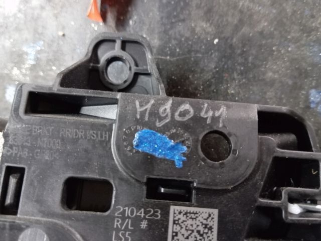 bontott HYUNDAI TUCSON Bal hátsó Belső Kilincs