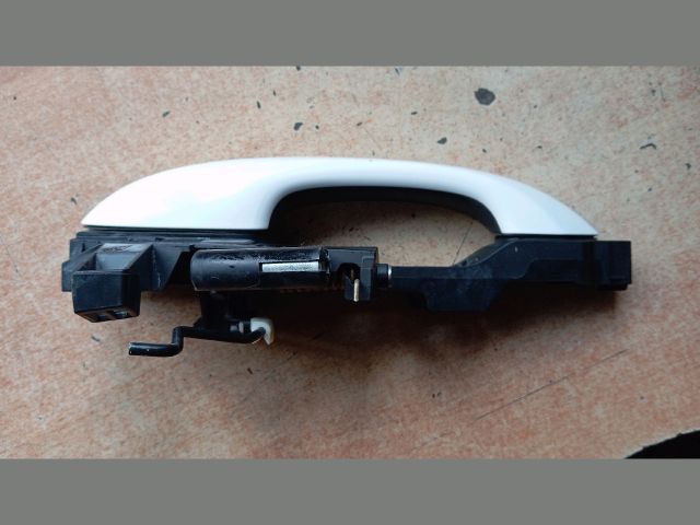 bontott HYUNDAI TUCSON Bal hátsó Külső Kilincs