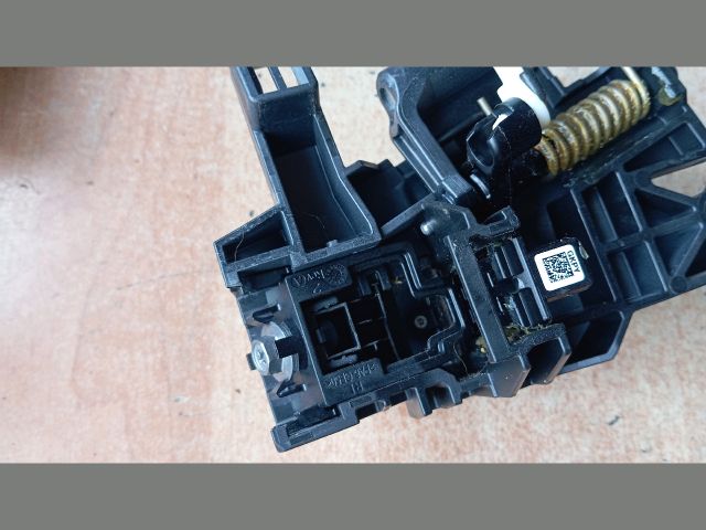 bontott HYUNDAI TUCSON Bal hátsó Külső Kilincs