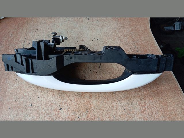 bontott HYUNDAI TUCSON Bal hátsó Külső Kilincs