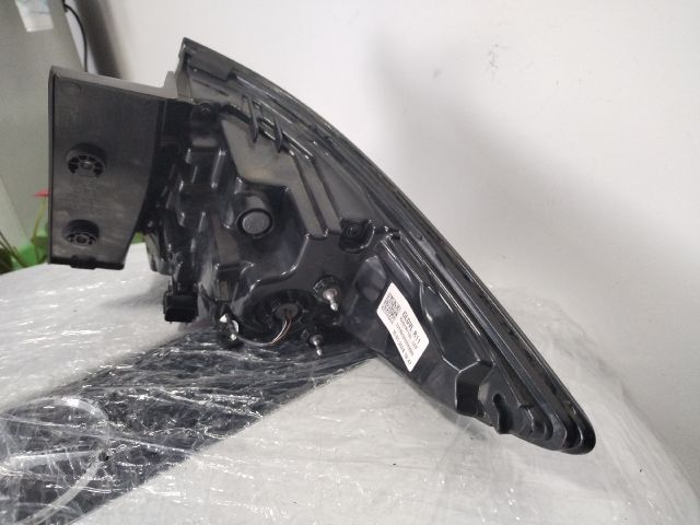 bontott HYUNDAI TUCSON Bal Hátsó Lámpa