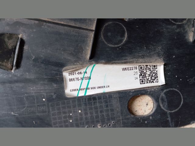 bontott HYUNDAI TUCSON Bal hátsó Oldal Lökhárító Tartó (Műanyag)