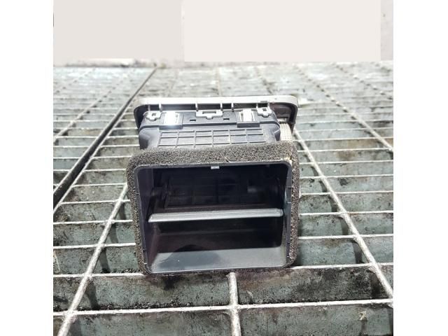 bontott HYUNDAI TUCSON Bal Szellőző