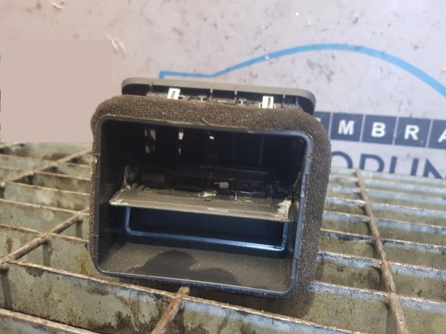 bontott HYUNDAI TUCSON Bal Szellőző