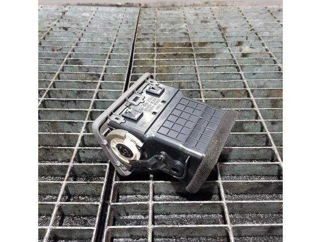 bontott HYUNDAI TUCSON Bal Szellőző