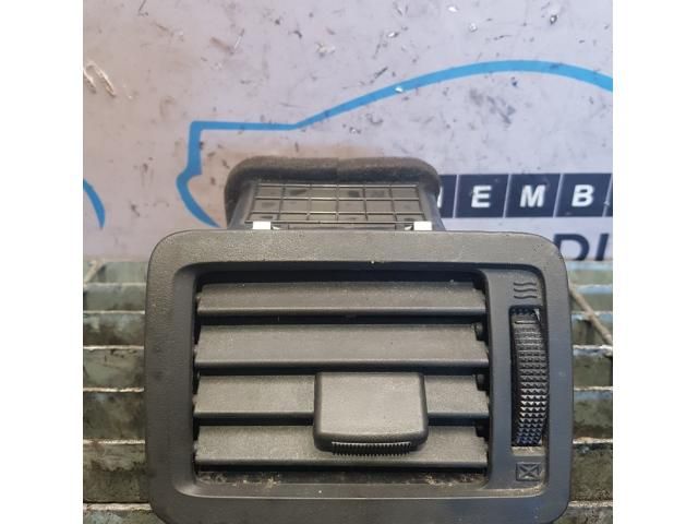 bontott HYUNDAI TUCSON Bal Szellőző