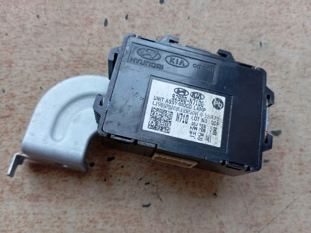 bontott HYUNDAI TUCSON Belső Világítás Vezérlő Modul