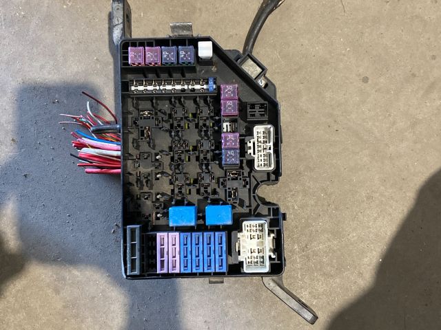 bontott HYUNDAI TUCSON Biztosítéktábla Utastér