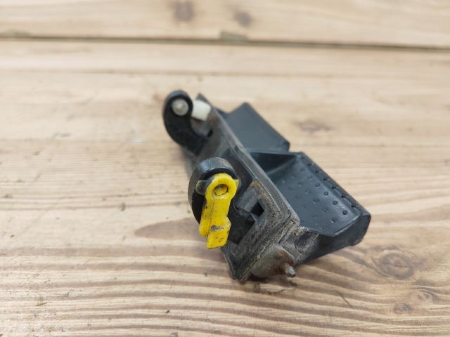 bontott HYUNDAI TUCSON Csomagtér Nyitó Kar / Gomb