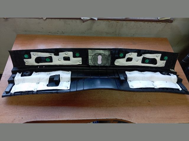 bontott HYUNDAI TUCSON Csomagtérajtó Burkolat Felső