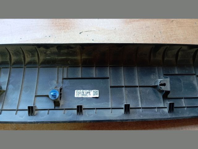 bontott HYUNDAI TUCSON Csomagtérajtó Burkolat Felső