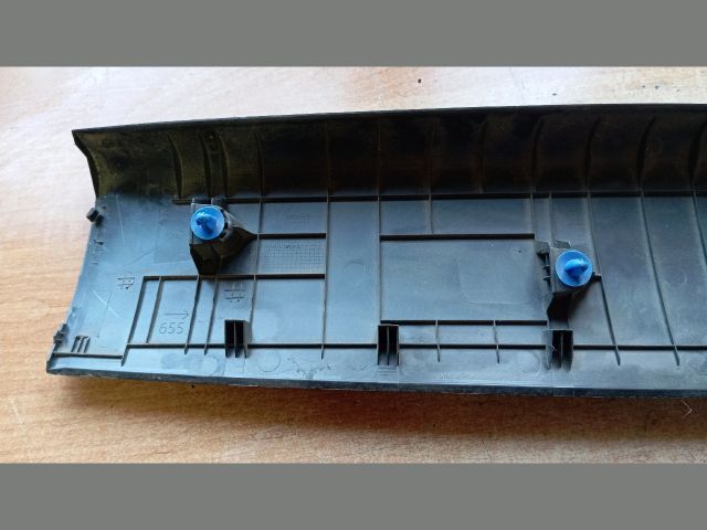 bontott HYUNDAI TUCSON Csomagtérajtó Burkolat Felső