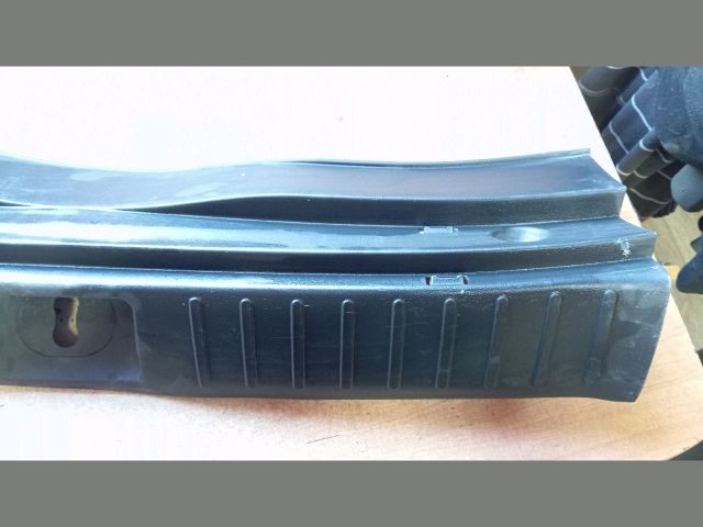 bontott HYUNDAI TUCSON Csomagtérajtó Burkolat Felső