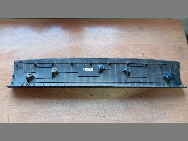 bontott HYUNDAI TUCSON Csomagtérajtó Burkolat Felső