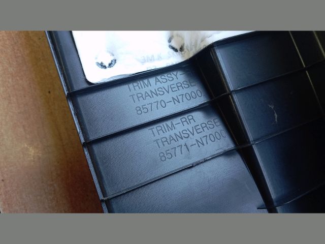 bontott HYUNDAI TUCSON Csomagtérajtó Burkolat Felső