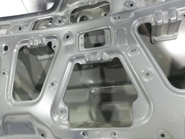 bontott HYUNDAI TUCSON Csomagtérajtó (Üres lemez)