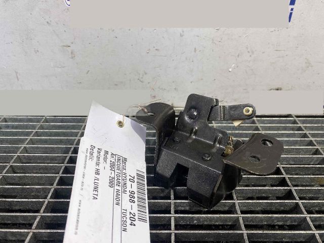 bontott HYUNDAI TUCSON Csomagtérajtó Ütköző