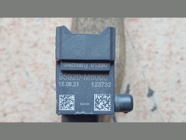 bontott HYUNDAI TUCSON Első Középső Ütközés Érzékelő (Homlokfalon)