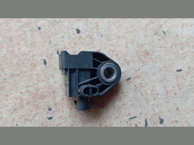 bontott HYUNDAI TUCSON Első Középső Ütközés Érzékelő (Homlokfalon)