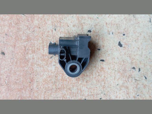 bontott HYUNDAI TUCSON Első Középső Ütközés Érzékelő (Homlokfalon)