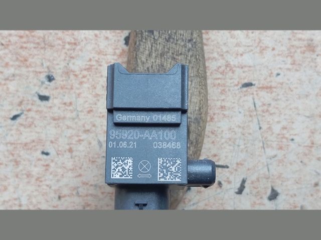 bontott HYUNDAI TUCSON Első Középső Ütközés Érzékelő (Homlokfalon)