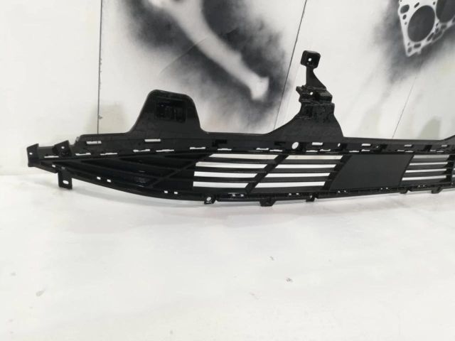 bontott HYUNDAI TUCSON Első Lökhárító Alsó Középső Díszrács