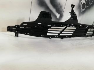 bontott HYUNDAI TUCSON Első Lökhárító Alsó Középső Díszrács