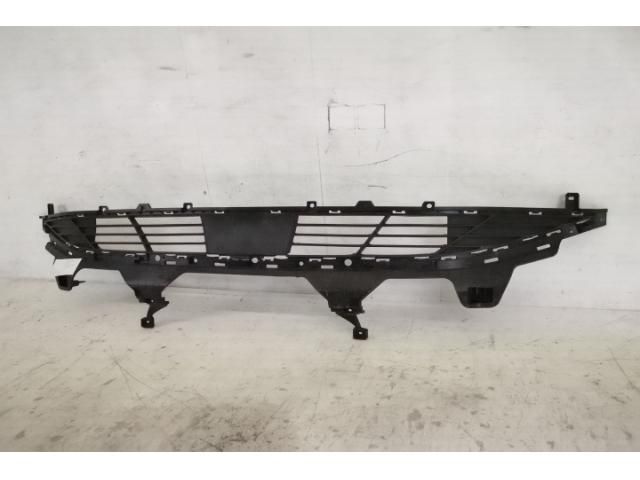 bontott HYUNDAI TUCSON Első Lökhárító Alsó Középső Díszrács