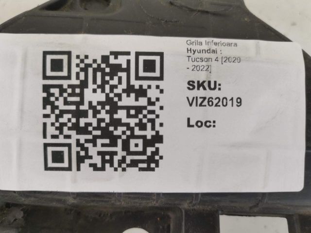 bontott HYUNDAI TUCSON Első Lökhárító Alsó Középső Díszrács