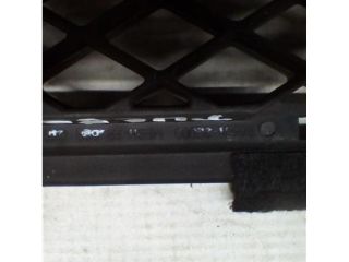 bontott HYUNDAI TUCSON Első Lökhárító Alsó Középső Díszrács