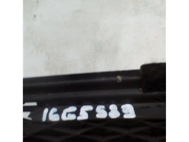 bontott HYUNDAI TUCSON Első Lökhárító Alsó Középső Díszrács