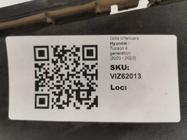 bontott HYUNDAI TUCSON Első Lökhárító Alsó Középső Díszrács