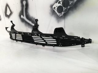 bontott HYUNDAI TUCSON Első Lökhárító Alsó Középső Díszrács