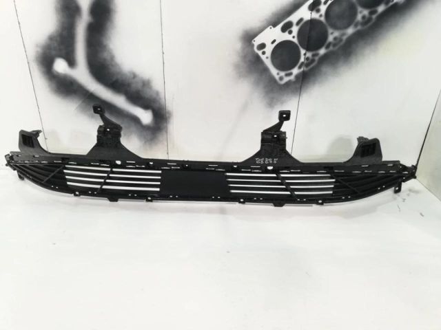 bontott HYUNDAI TUCSON Első Lökhárító Alsó Középső Díszrács