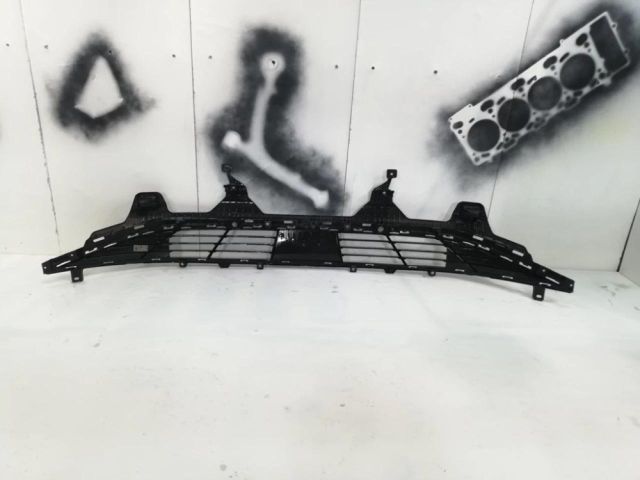 bontott HYUNDAI TUCSON Első Lökhárító Alsó Középső Díszrács