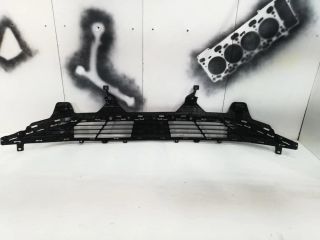 bontott HYUNDAI TUCSON Első Lökhárító Alsó Középső Díszrács