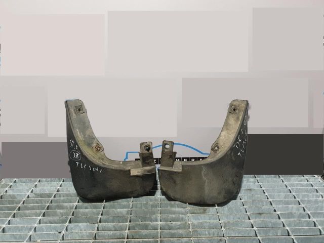 bontott HYUNDAI TUCSON Első Sárvédő Gumi Pár