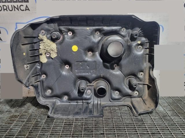 bontott HYUNDAI TUCSON Felső Hűtőburkolat