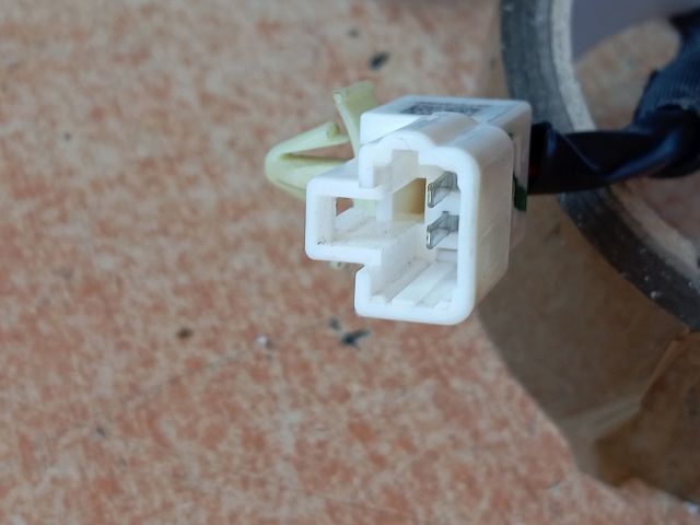 bontott HYUNDAI TUCSON Hátsó középső Biztonsági Öv Csat