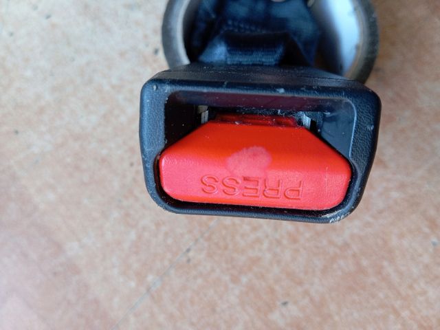 bontott HYUNDAI TUCSON Hátsó középső Biztonsági Öv Csat