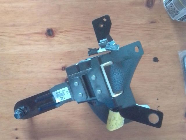 bontott HYUNDAI TUCSON Hátsó középső Biztonsági Öv