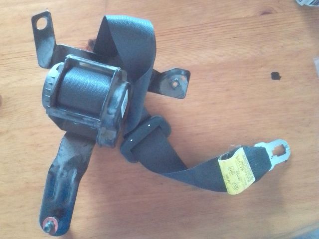 bontott HYUNDAI TUCSON Hátsó középső Biztonsági Öv