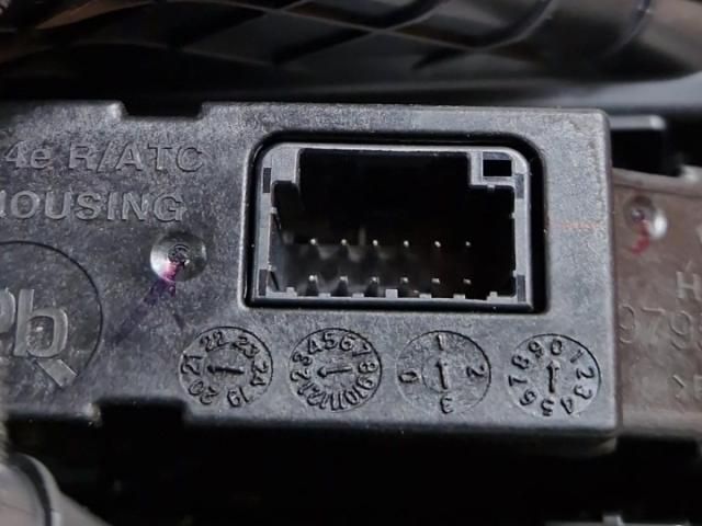 bontott HYUNDAI TUCSON Hátsó középső Szellőző