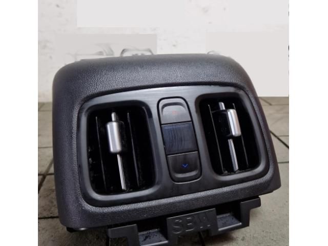 bontott HYUNDAI TUCSON Hátsó középső Szellőző