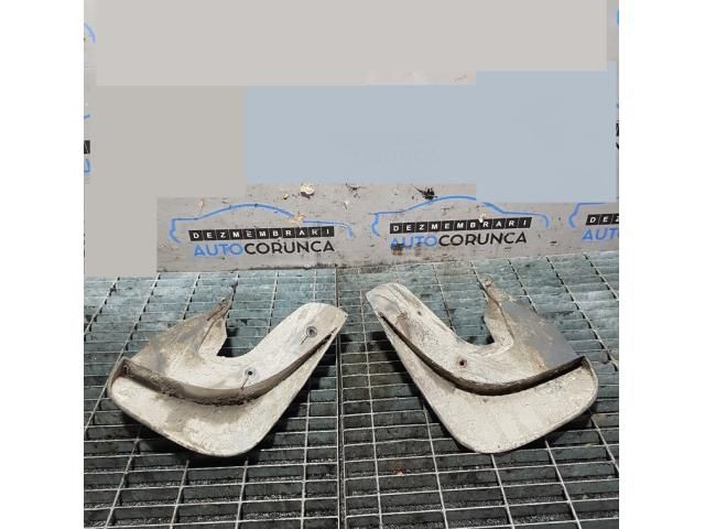 bontott HYUNDAI TUCSON Hátsó Sárvédő Gumi Pár