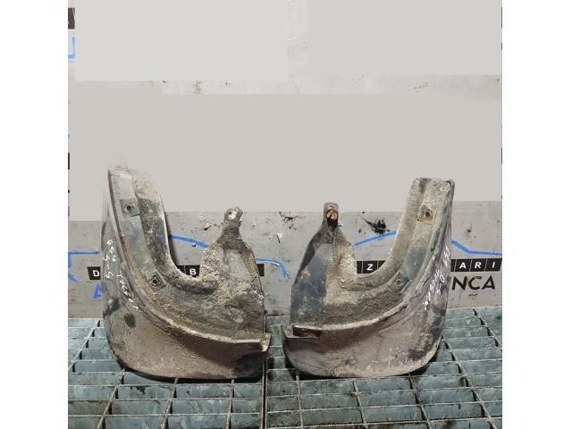 bontott HYUNDAI TUCSON Hátsó Sárvédő Gumi Pár