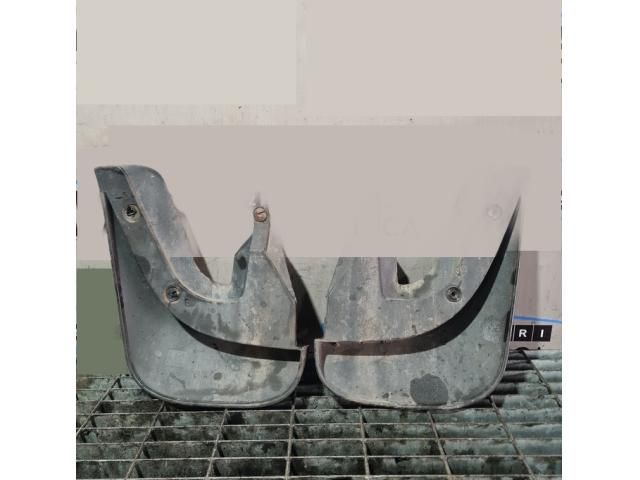 bontott HYUNDAI TUCSON Hátsó Sárvédő Gumi Pár